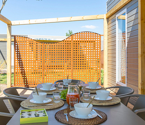 Amfora campsite - Accommodation - Covered terrace of a well-appointed accommodation unit