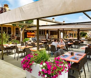 Campingplatz Amfora - Bars und Restaurants - Blumige Terrasse des Restaurants