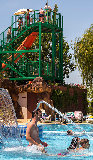 Camping Amfora - L\'espace aquatique - Espace de d&eacute;tente et grand toboggans