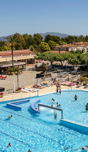 Campingplatz Amfora - Die Badelandschaft - Ansicht des Beckens mit eWhirlpool