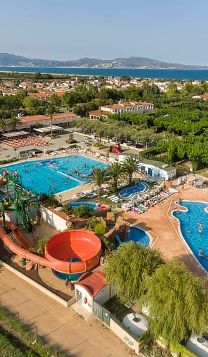Camping Amfora - L\'espace aquatique - Grand espace avec 4 bassins et 2 grands toboggans