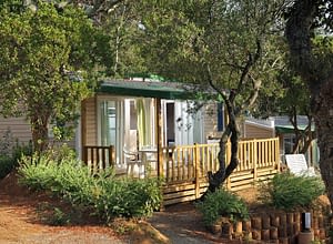 Campeggio Les Tournels: Cottage Riviera - Vista esterna