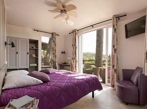 Camping les Tournels : Cottage 6 personnes L'Oustaloun - Chambre avec lit double