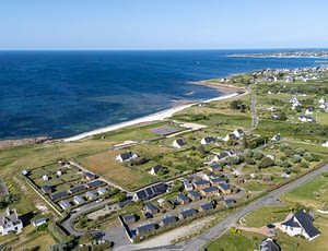 Les Terrasses de Kersiny - Le camping et les services - Vue aéreinne du camping et de la plage
