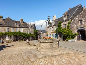 Les Terrasses de Kersiny - Cité médiévale de Locronan - Place du village