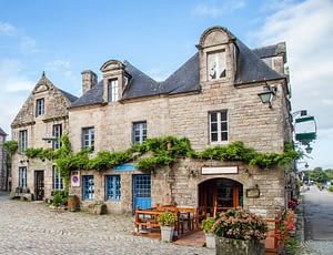 Les Terrasses de Kersiny - Cité médiévale de Locronan - place du village médiéval