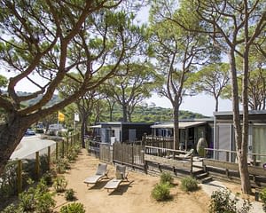 Kemping Les Tournels: domek dla 8 osób L'Oustaloun – widok domku z lotu ptaka