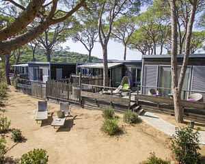 Kemping Les Tournels: domek dla 8 osób L'Oustaloun – widok na taras