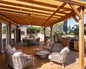 Campeggio Les Tournels: Cottage Chênes Lièges - Terrazza con barbecue