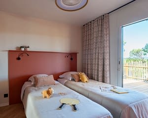 Campeggio Les Tournels: Cottage Chênes Lièges - Camera con letti singoli