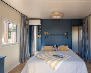 Campeggio Les Tournels: Cottage Chênes Lièges - Camera con letto doppio