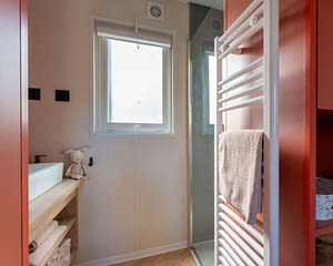 Campeggio Les Tournels: Cottage Chênes Lièges - Bagno