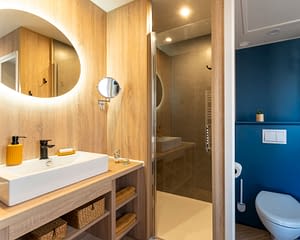 Campeggio Les Tournels: Cottage Chênes Lièges - Bagno con doccia e WC