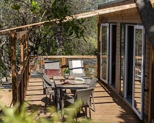 Camping les Tournels : Cottage Camarat - Terrasse