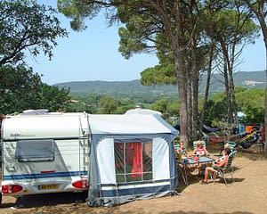 Kemp Les Tournels: Výborná lokalita - velký pozemek
