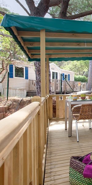 Camping Les Tournels: Cottage Provence - Terras