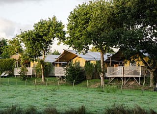 Camping Les Mouettes - Accommodation - Glamping Natura Tent, 4 flowers, 6 persons, 2 bedrooms, 1 bathroom - outdoors