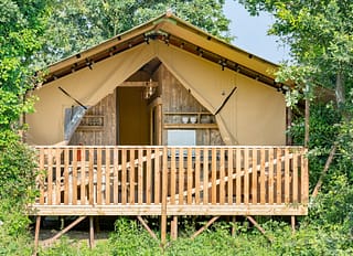 Les Mouettes campsite - Accommodation - Glamping Natura Tent, 4 flower, 6 persons, 3 bedrooms, 2 bathrooms - outdoors