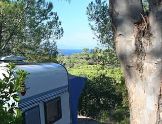 Camping Les Tournels: Parcela Gran Confort - Vistas al mar desde las parcelas