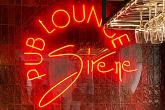 Camping la Sir&egrave;ne - Bars et restaurants - Enseigne lumineuse du Pub Lounge