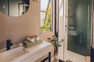 Camping la Sir&egrave;ne - H&eacute;bergements - Cocoon 2 - 4 personnes - 2 chambres - Salle de bain