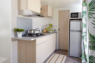 Camping la Sir&egrave;ne - H&eacute;bergements - Sir&egrave;ne 2 - 4 personnes - 2 chambres - Cuisine