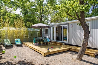 Camping le Bois de Valmarie - H&eacute;bergements - Sir&egrave;ne 3 Luxe - 6 personnes - 3 chambres - Ext&eacute;rieur