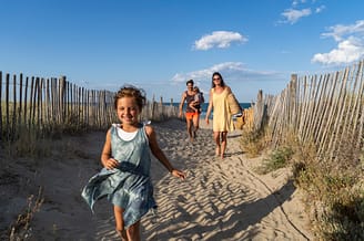 Camping Le Brasilia, famille à la plage