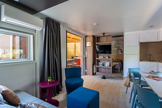 Campingplatz Le Brasilia, Cottage Dali, Wohnzimmer