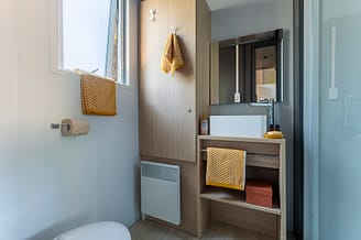 Campingplatz Le Brasilia, Cottage Dali, Badezimmer