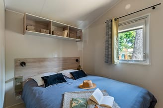 Camping Le Brasilia, cottage Sud, woonkamer, keuken 