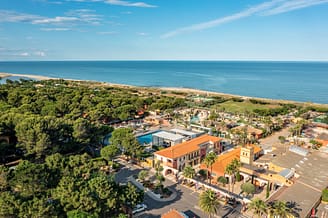 Le Brasilia campsite, team