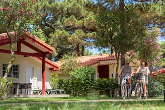 Camping Le Brasilia, wijk Marquises, stel op de fiets