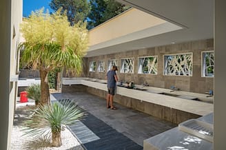 Le Brasilia campsite, sanitary pavilion, dish washing