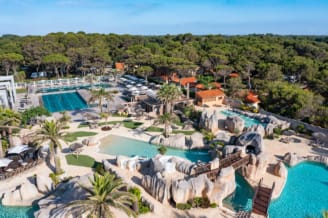 Camping Le Brasilia, parc aquatique l\'Archipel, vue du lagon