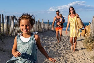 Camping Le Brasilia, gezin komt terug van strand