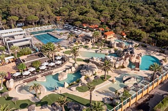 Camping Le Brasilia, parc aquatique l\'Archipel, vue aérienne