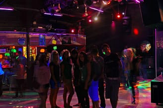 Camping Le Brasilia, animation et soirées, ado en discothèque