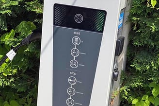Camping La Sirène - Tiendas y servicios - Terminal eléctrico para la recarga de coches eléctricos