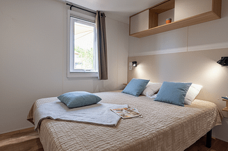 Chambre parentale h&eacute;bergement premium camping la Sirene