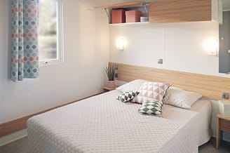 La Plage Fleurie campsite - Holiday rentals - Cottage Gili - 4 persons - 2 bedrooms - Disabled people - Master bedroom