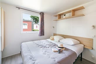 La Plage Fleurie campsite - Holiday rentals - Cottage Alizé - 4 persons - 2 bedrooms - Master bedroom
