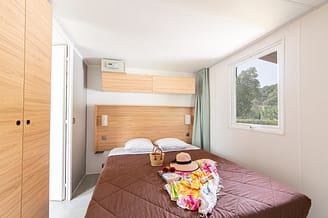 La Plage Fleurie campsite - Holiday rentals - Sirius Premium Cottage - 6 persons - 3 bedrooms - Master bedroom