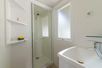 La Plage Fleurie campsite - Holiday rentals - Cottage Riviera - 4 to 5 people - 2 bedrooms - Bathroom