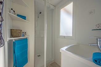 La Plage Fleurie campsite - Holiday rentals - Cottage Bali - 4 persons - 2 bedrooms - Bathroom