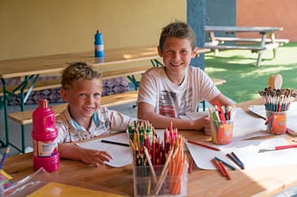 Camping La Plage Fleurie - Kinderclub - Kinderen die kleuren