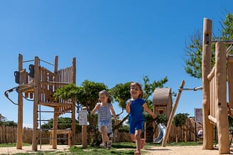 Camping Le Brasilia, club enfant, parents, enfant et animatrice