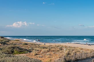 Camping Le Brasilia, gezin gaat naar het strand