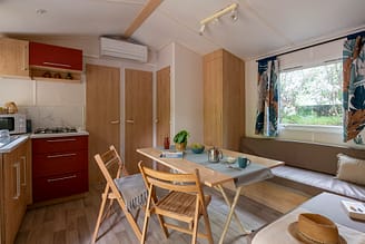 Camping Arc en Ciel - Rentals - Java Cottage - Living Room - Kitchen
