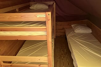 Camping Arc en Ciel - Rentals - Piloti Lodge - Children\'s Bedrooms